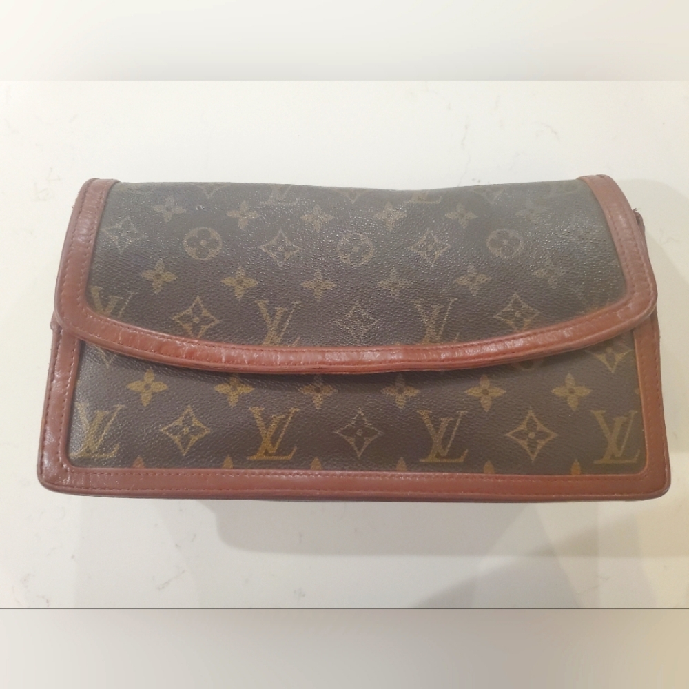 Louis Vuitton Clutch with dust bag